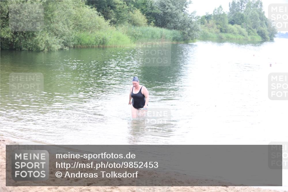 21.06.2026 - 29. Vierlanden-Triathlon Andreas Tolksdorf http://msf.ph/oto/9852453 21.06.2026 10:22:09 Schwimmen 617, 623 meine-sportfotos.de