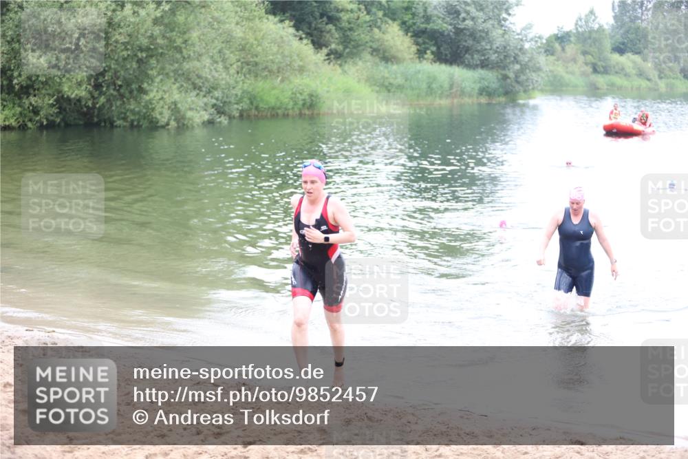 21.06.2026 - 29. Vierlanden-Triathlon Andreas Tolksdorf http://msf.ph/oto/9852457 21.06.2026 10:23:13 Schwimmen 500, 554 meine-sportfotos.de