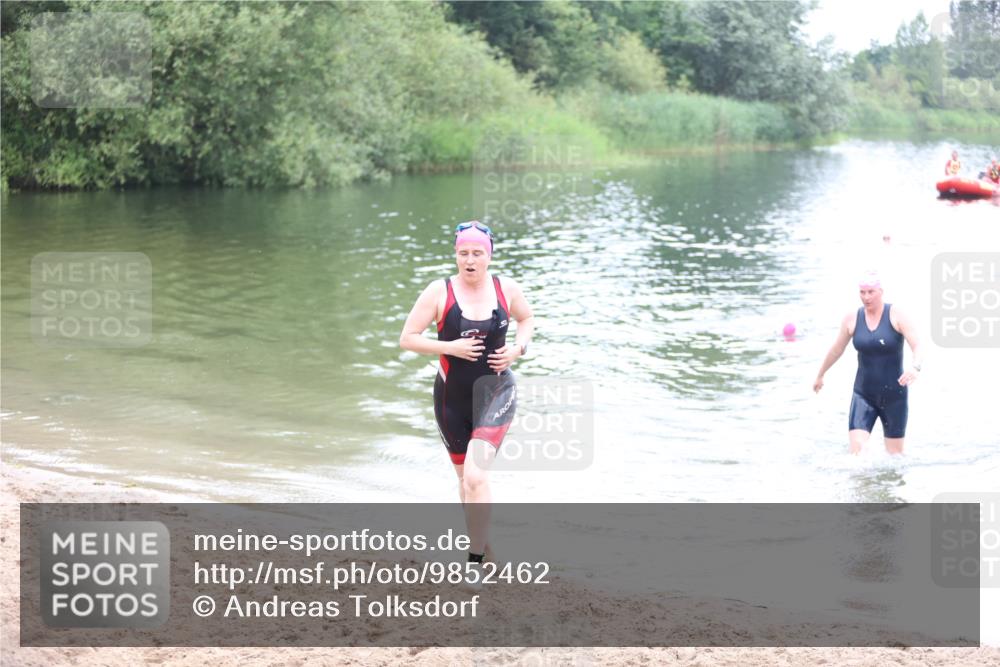 21.06.2026 - 29. Vierlanden-Triathlon Andreas Tolksdorf http://msf.ph/oto/9852462 21.06.2026 10:23:14 Schwimmen 500, 554 meine-sportfotos.de