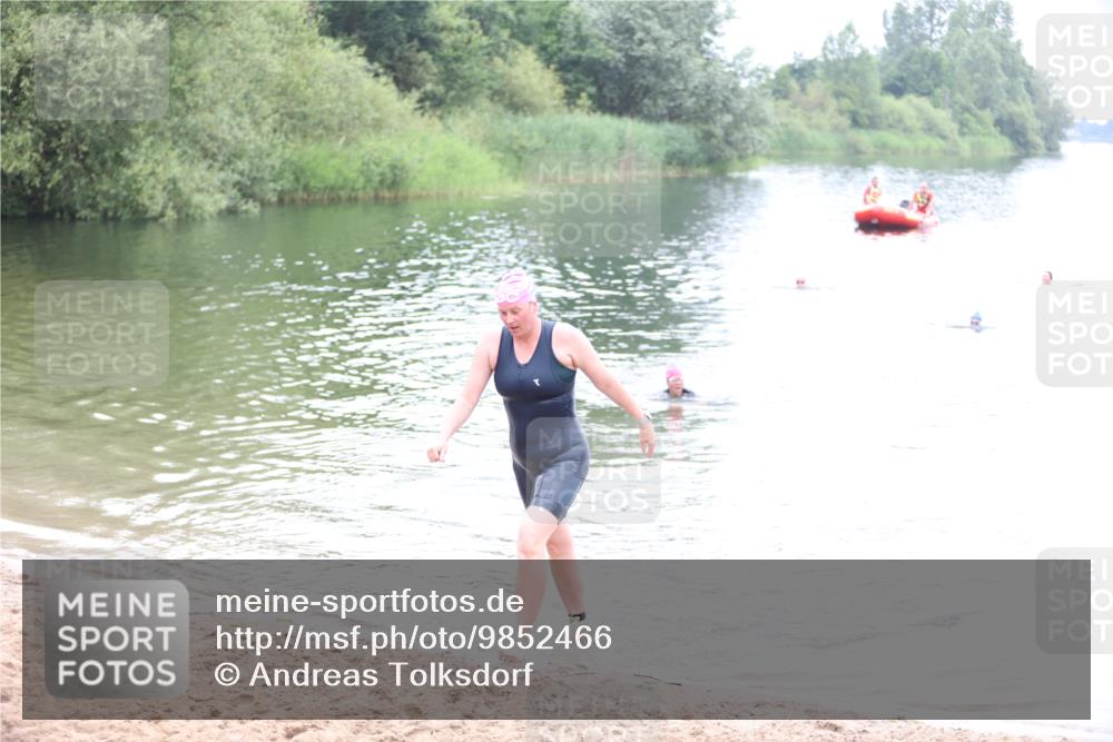 21.06.2026 - 29. Vierlanden-Triathlon Andreas Tolksdorf http://msf.ph/oto/9852466 21.06.2026 10:23:17 Schwimmen 500, 554 meine-sportfotos.de