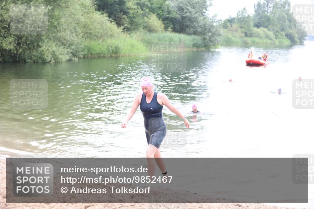 21.06.2026 - 29. Vierlanden-Triathlon Andreas Tolksdorf http://msf.ph/oto/9852467 21.06.2026 10:23:17 Schwimmen 500, 554 meine-sportfotos.de