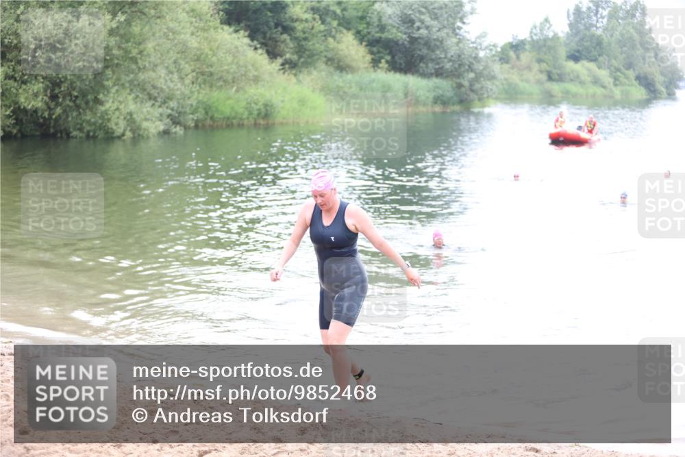 21.06.2026 - 29. Vierlanden-Triathlon Andreas Tolksdorf http://msf.ph/oto/9852468 21.06.2026 10:23:17 Schwimmen 500, 554 meine-sportfotos.de