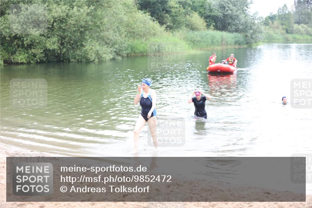 21.06.2026 - 29. Vierlanden-Triathlon Andreas Tolksdorf http://msf.ph/oto/9852472 21.06.2026 10:23:49 Schwimmen 560 meine-sportfotos.de