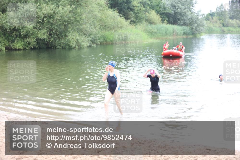 21.06.2026 - 29. Vierlanden-Triathlon Andreas Tolksdorf http://msf.ph/oto/9852474 21.06.2026 10:23:49 Schwimmen 560 meine-sportfotos.de