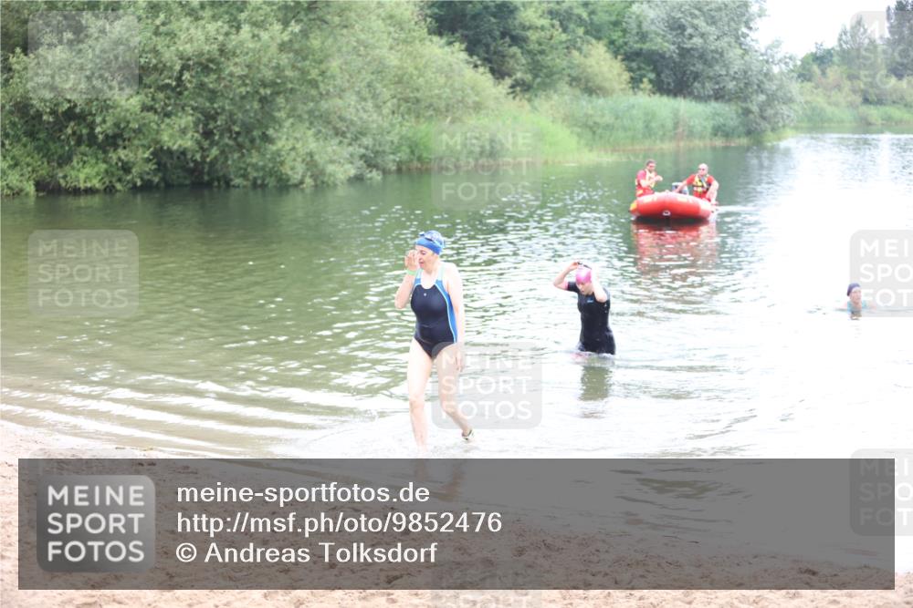 21.06.2026 - 29. Vierlanden-Triathlon Andreas Tolksdorf http://msf.ph/oto/9852476 21.06.2026 10:23:49 Schwimmen 560 meine-sportfotos.de