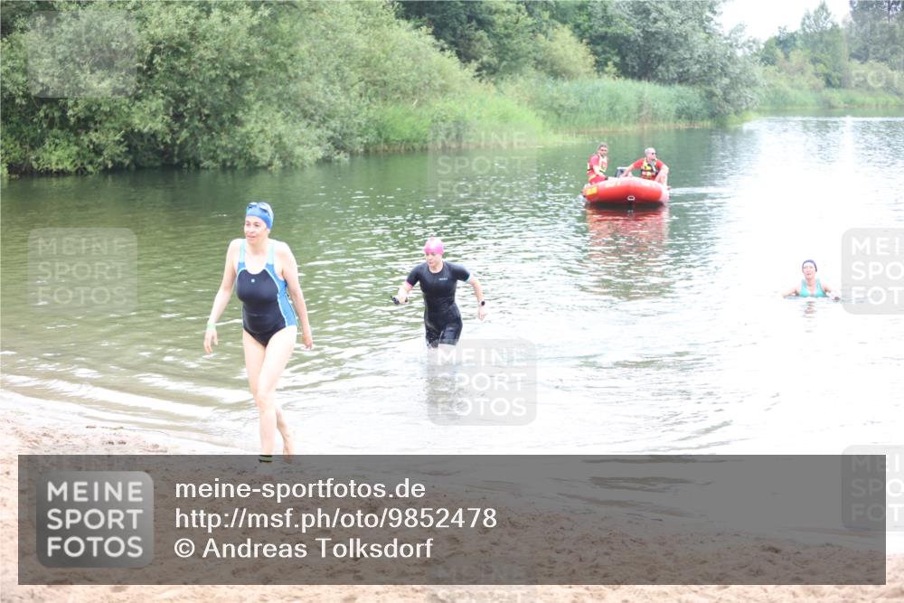 21.06.2026 - 29. Vierlanden-Triathlon Andreas Tolksdorf http://msf.ph/oto/9852478 21.06.2026 10:23:50 Schwimmen 560 meine-sportfotos.de