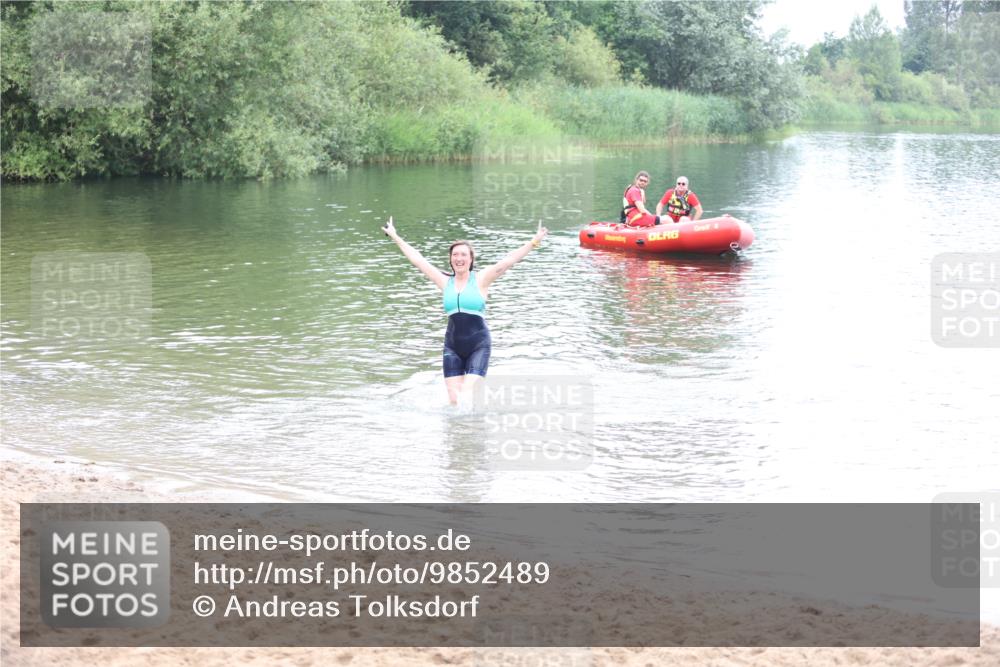 21.06.2026 - 29. Vierlanden-Triathlon Andreas Tolksdorf http://msf.ph/oto/9852489 21.06.2026 10:24:00 Schwimmen 560, 589, 611 meine-sportfotos.de
