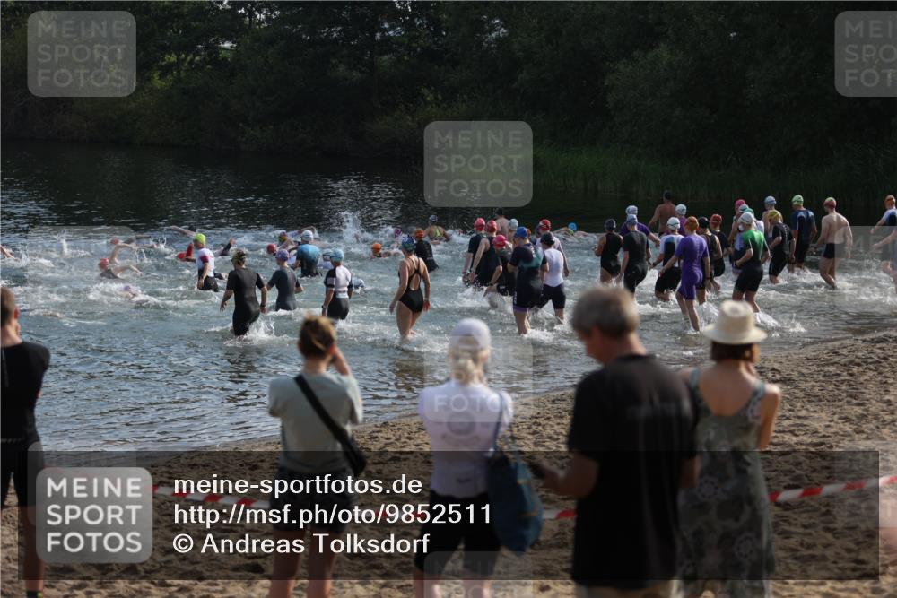 21.06.2026 - 29. Vierlanden-Triathlon Andreas Tolksdorf http://msf.ph/oto/9852511 21.06.2026 08:25:09 Schwimmen  meine-sportfotos.de