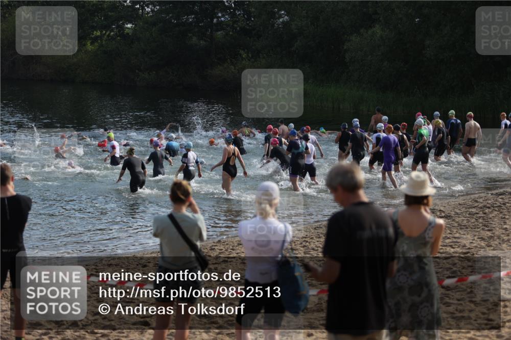 21.06.2026 - 29. Vierlanden-Triathlon Andreas Tolksdorf http://msf.ph/oto/9852513 21.06.2026 08:25:09 Schwimmen  meine-sportfotos.de