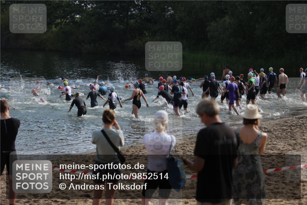 21.06.2026 - 29. Vierlanden-Triathlon Andreas Tolksdorf http://msf.ph/oto/9852514 21.06.2026 08:25:09 Schwimmen  meine-sportfotos.de
