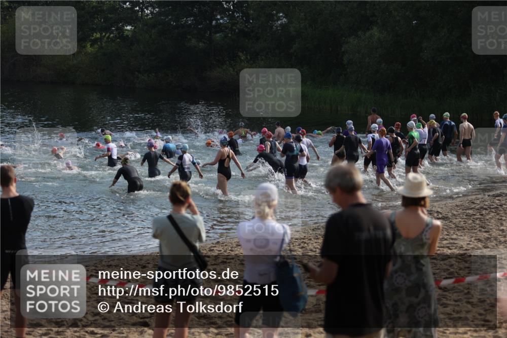 21.06.2026 - 29. Vierlanden-Triathlon Andreas Tolksdorf http://msf.ph/oto/9852515 21.06.2026 08:25:09 Schwimmen  meine-sportfotos.de