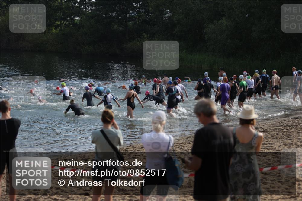 21.06.2026 - 29. Vierlanden-Triathlon Andreas Tolksdorf http://msf.ph/oto/9852517 21.06.2026 08:25:09 Schwimmen  meine-sportfotos.de