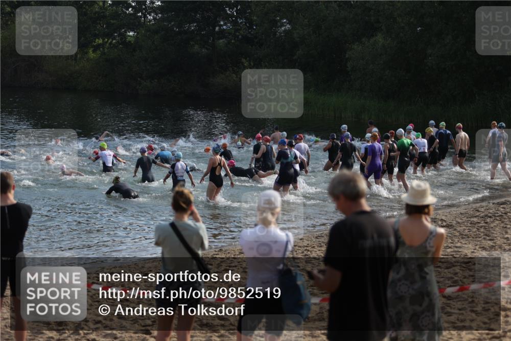 21.06.2026 - 29. Vierlanden-Triathlon Andreas Tolksdorf http://msf.ph/oto/9852519 21.06.2026 08:25:09 Schwimmen  meine-sportfotos.de