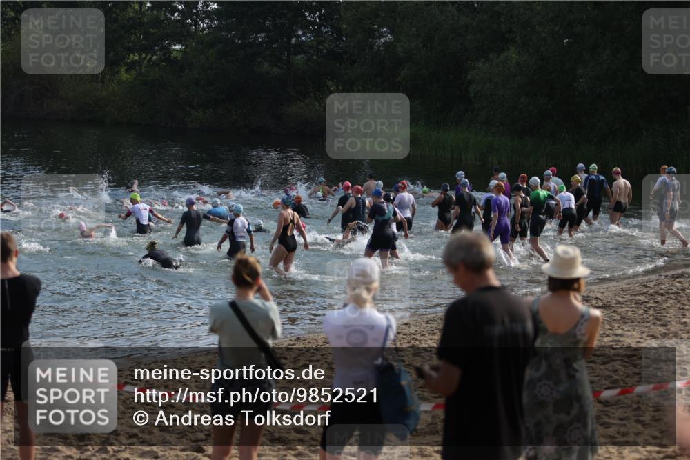 21.06.2026 - 29. Vierlanden-Triathlon Andreas Tolksdorf http://msf.ph/oto/9852521 21.06.2026 08:25:09 Schwimmen  meine-sportfotos.de