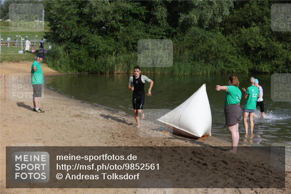 21.06.2026 - 29. Vierlanden-Triathlon Andreas Tolksdorf http://msf.ph/oto/9852561 21.06.2026 08:32:47 Schwimmen 2, 16, 26, 47 meine-sportfotos.de