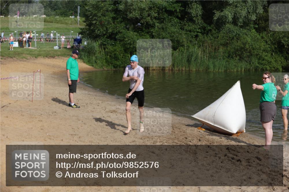 21.06.2026 - 29. Vierlanden-Triathlon Andreas Tolksdorf http://msf.ph/oto/9852576 21.06.2026 08:32:51 Schwimmen 2, 47 meine-sportfotos.de