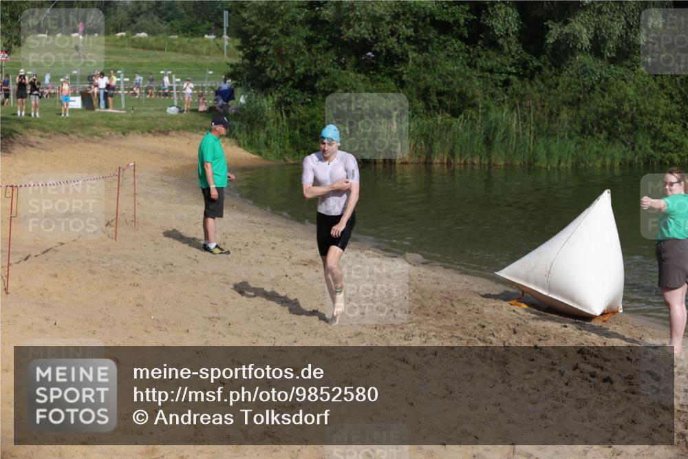 21.06.2026 - 29. Vierlanden-Triathlon Andreas Tolksdorf http://msf.ph/oto/9852580 21.06.2026 08:32:51 Schwimmen 2, 47 meine-sportfotos.de