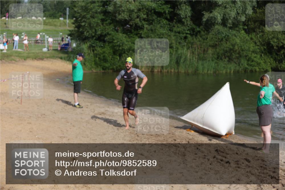 21.06.2026 - 29. Vierlanden-Triathlon Andreas Tolksdorf http://msf.ph/oto/9852589 21.06.2026 08:33:31 Schwimmen 9, 111 meine-sportfotos.de