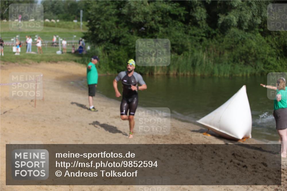 21.06.2026 - 29. Vierlanden-Triathlon Andreas Tolksdorf http://msf.ph/oto/9852594 21.06.2026 08:33:31 Schwimmen 9, 111 meine-sportfotos.de