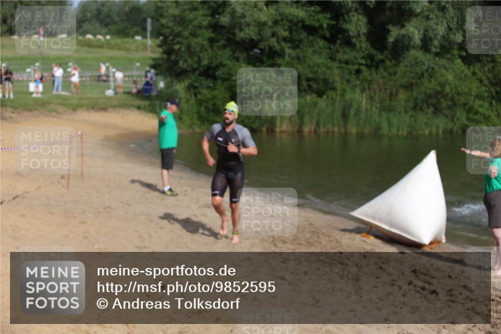 21.06.2026 - 29. Vierlanden-Triathlon Andreas Tolksdorf http://msf.ph/oto/9852595 21.06.2026 08:33:31 Schwimmen 9, 111 meine-sportfotos.de