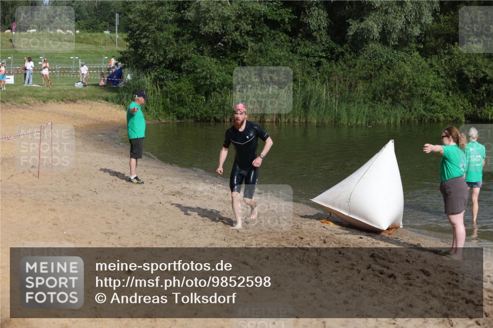 21.06.2026 - 29. Vierlanden-Triathlon Andreas Tolksdorf http://msf.ph/oto/9852598 21.06.2026 08:33:35 Schwimmen 9, 111 meine-sportfotos.de