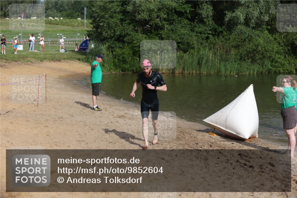 21.06.2026 - 29. Vierlanden-Triathlon Andreas Tolksdorf http://msf.ph/oto/9852604 21.06.2026 08:33:35 Schwimmen 9, 111 meine-sportfotos.de