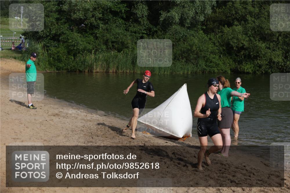 21.06.2026 - 29. Vierlanden-Triathlon Andreas Tolksdorf http://msf.ph/oto/9852618 21.06.2026 08:33:44 Schwimmen  meine-sportfotos.de