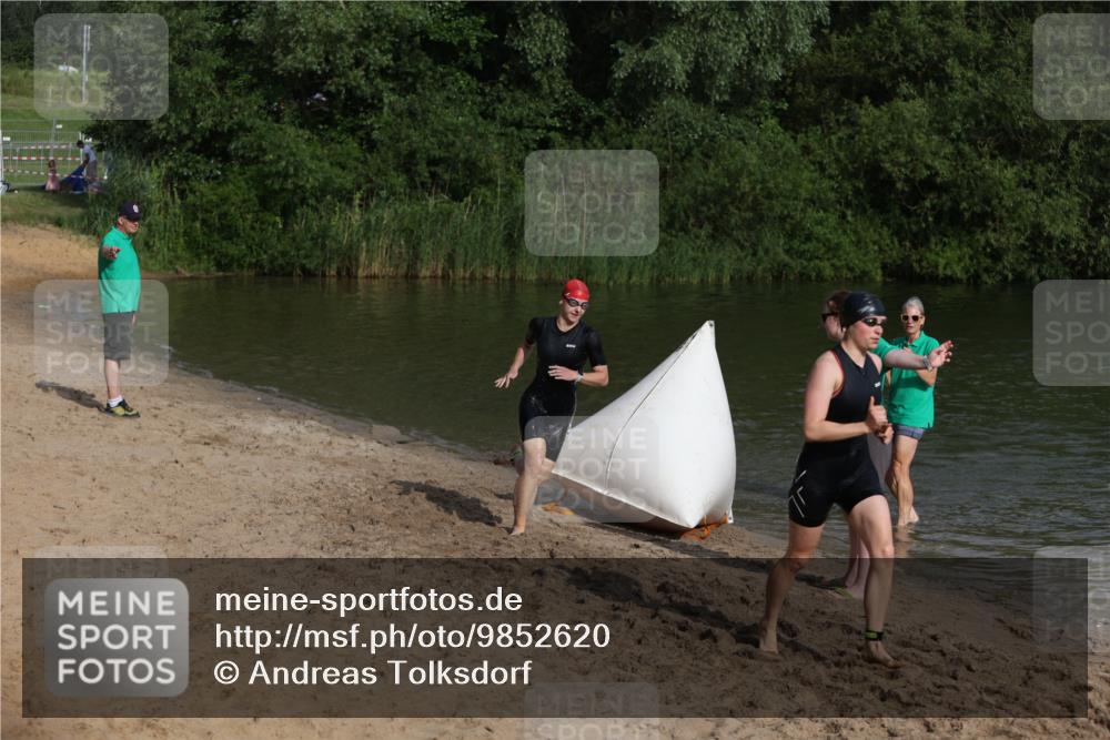 21.06.2026 - 29. Vierlanden-Triathlon Andreas Tolksdorf http://msf.ph/oto/9852620 21.06.2026 08:33:44 Schwimmen  meine-sportfotos.de