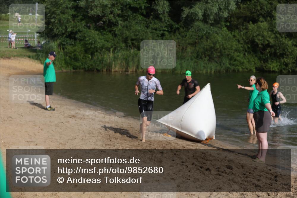 21.06.2026 - 29. Vierlanden-Triathlon Andreas Tolksdorf http://msf.ph/oto/9852680 21.06.2026 08:35:04 Schwimmen 216 meine-sportfotos.de
