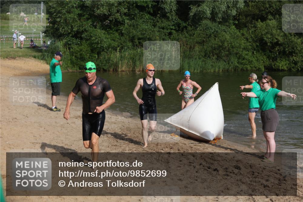21.06.2026 - 29. Vierlanden-Triathlon Andreas Tolksdorf http://msf.ph/oto/9852699 21.06.2026 08:35:08 Schwimmen 79, 216 meine-sportfotos.de