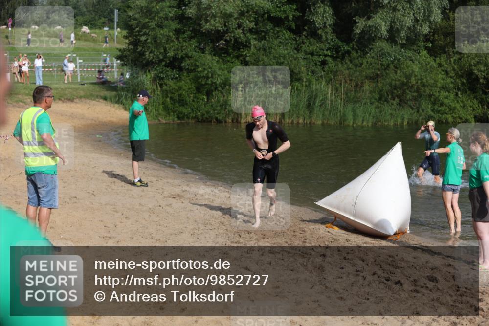 21.06.2026 - 29. Vierlanden-Triathlon Andreas Tolksdorf http://msf.ph/oto/9852727 21.06.2026 08:35:17 Schwimmen 23, 49, 79 meine-sportfotos.de