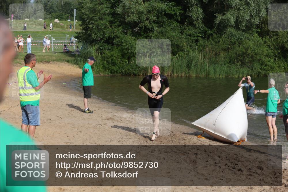 21.06.2026 - 29. Vierlanden-Triathlon Andreas Tolksdorf http://msf.ph/oto/9852730 21.06.2026 08:35:18 Schwimmen 23, 49, 79 meine-sportfotos.de