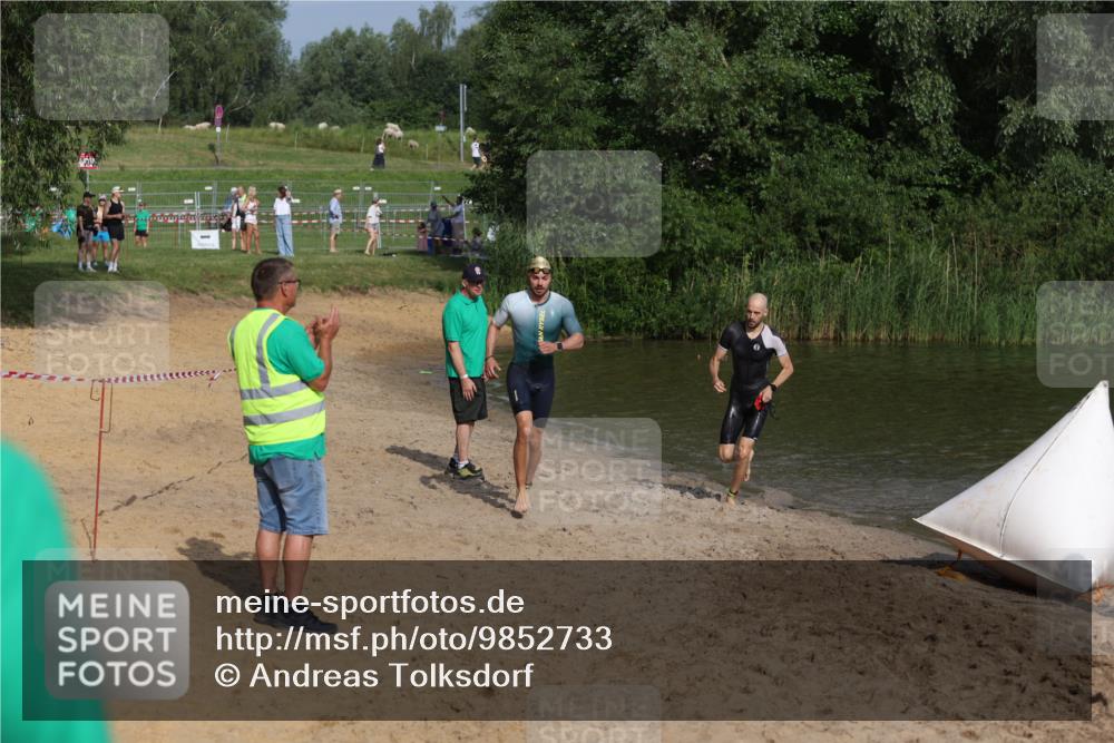 21.06.2026 - 29. Vierlanden-Triathlon Andreas Tolksdorf http://msf.ph/oto/9852733 21.06.2026 08:35:23 Schwimmen 23, 49 meine-sportfotos.de