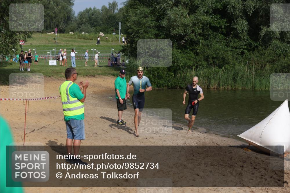 21.06.2026 - 29. Vierlanden-Triathlon Andreas Tolksdorf http://msf.ph/oto/9852734 21.06.2026 08:35:23 Schwimmen 23, 49 meine-sportfotos.de