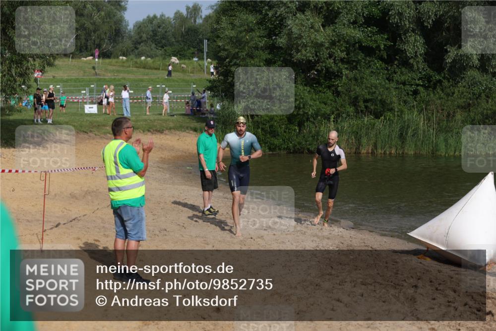 21.06.2026 - 29. Vierlanden-Triathlon Andreas Tolksdorf http://msf.ph/oto/9852735 21.06.2026 08:35:23 Schwimmen 23, 49 meine-sportfotos.de