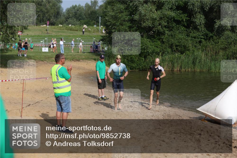 21.06.2026 - 29. Vierlanden-Triathlon Andreas Tolksdorf http://msf.ph/oto/9852738 21.06.2026 08:35:23 Schwimmen 23, 49 meine-sportfotos.de