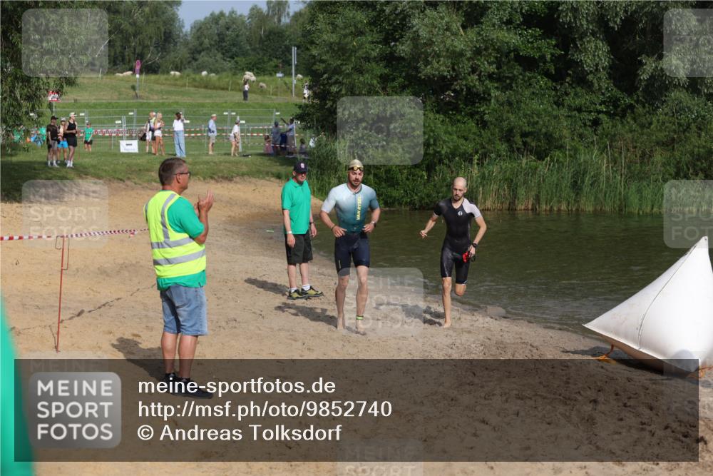 21.06.2026 - 29. Vierlanden-Triathlon Andreas Tolksdorf http://msf.ph/oto/9852740 21.06.2026 08:35:23 Schwimmen 23, 49 meine-sportfotos.de