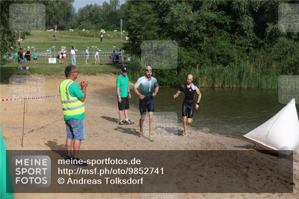 21.06.2026 - 29. Vierlanden-Triathlon Andreas Tolksdorf http://msf.ph/oto/9852741 21.06.2026 08:35:23 Schwimmen 23, 49 meine-sportfotos.de