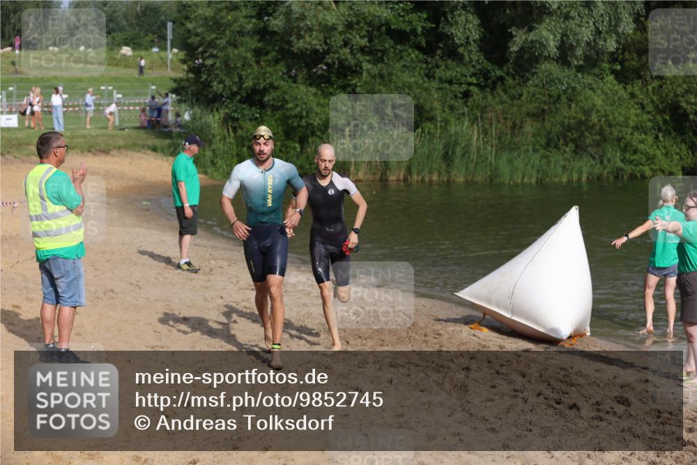21.06.2026 - 29. Vierlanden-Triathlon Andreas Tolksdorf http://msf.ph/oto/9852745 21.06.2026 08:35:24 Schwimmen 23, 49 meine-sportfotos.de