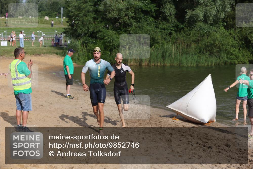 21.06.2026 - 29. Vierlanden-Triathlon Andreas Tolksdorf http://msf.ph/oto/9852746 21.06.2026 08:35:24 Schwimmen 23, 49 meine-sportfotos.de
