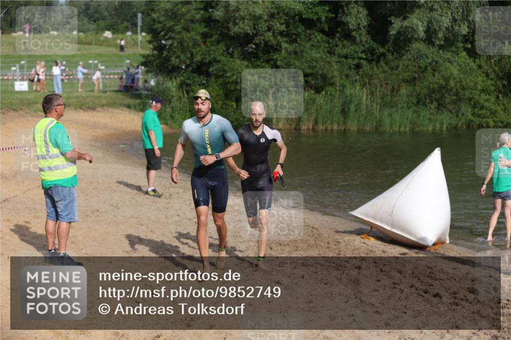 21.06.2026 - 29. Vierlanden-Triathlon Andreas Tolksdorf http://msf.ph/oto/9852749 21.06.2026 08:35:25 Schwimmen 23, 49 meine-sportfotos.de