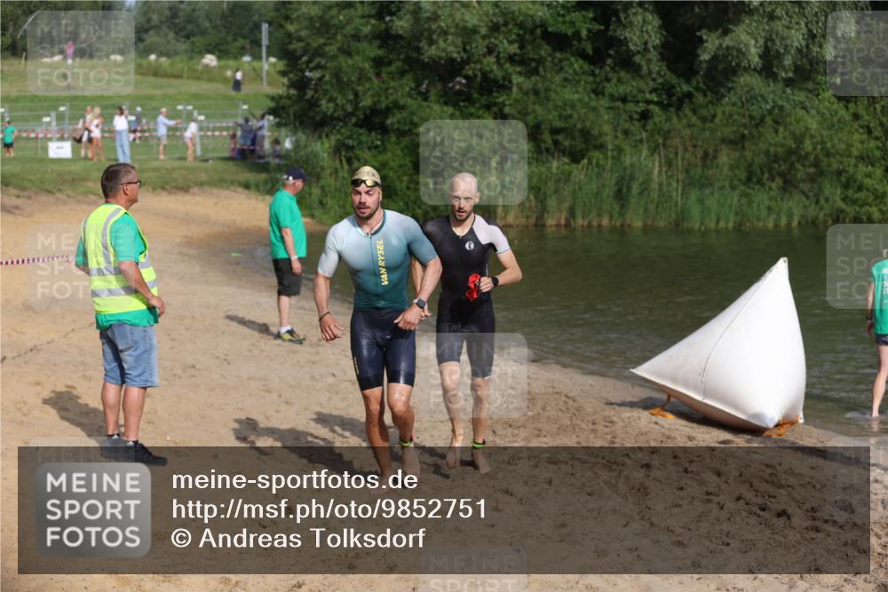 21.06.2026 - 29. Vierlanden-Triathlon Andreas Tolksdorf http://msf.ph/oto/9852751 21.06.2026 08:35:25 Schwimmen 23, 49 meine-sportfotos.de