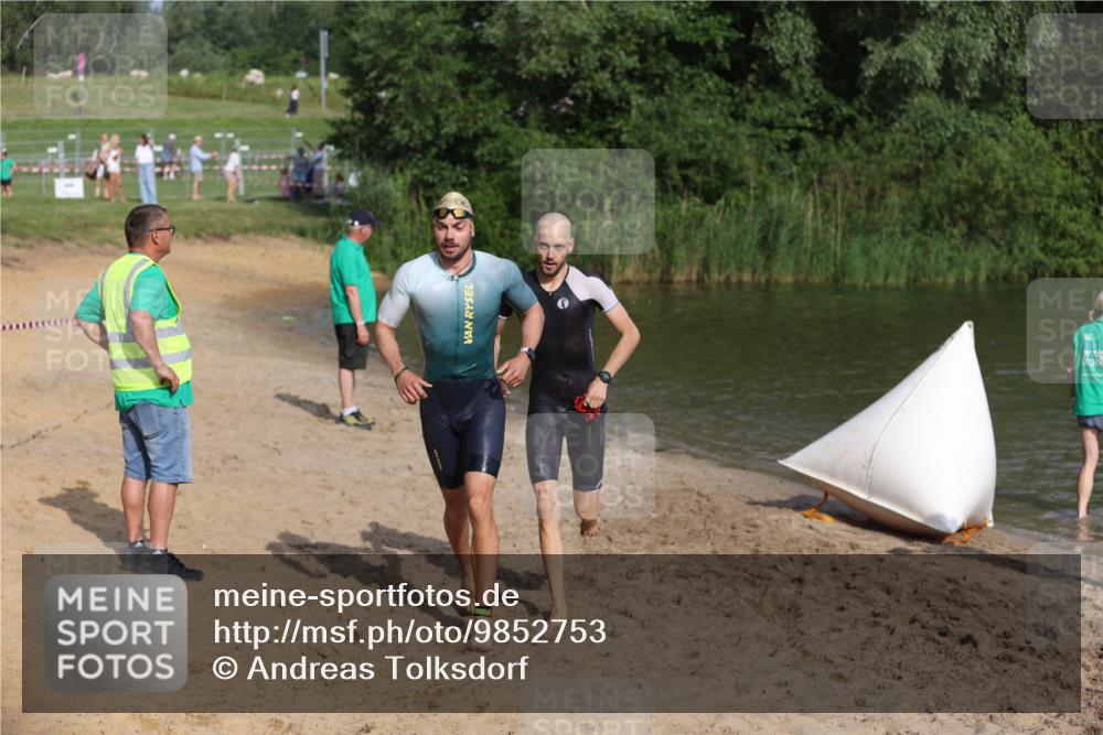 21.06.2026 - 29. Vierlanden-Triathlon Andreas Tolksdorf http://msf.ph/oto/9852753 21.06.2026 08:35:25 Schwimmen 23, 49 meine-sportfotos.de
