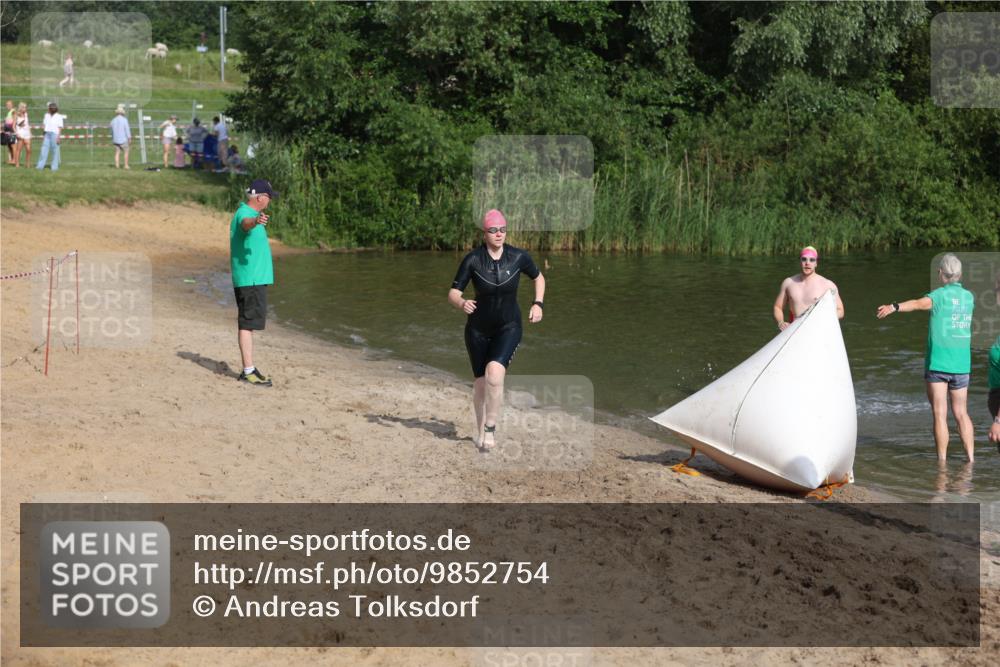 21.06.2026 - 29. Vierlanden-Triathlon Andreas Tolksdorf http://msf.ph/oto/9852754 21.06.2026 08:35:40 Schwimmen  meine-sportfotos.de