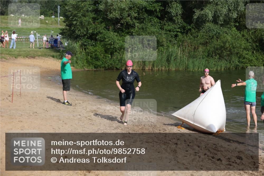 21.06.2026 - 29. Vierlanden-Triathlon Andreas Tolksdorf http://msf.ph/oto/9852758 21.06.2026 08:35:41 Schwimmen  meine-sportfotos.de