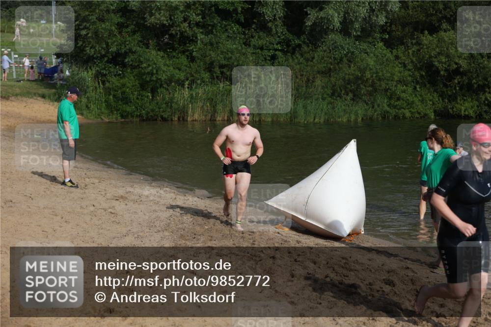 21.06.2026 - 29. Vierlanden-Triathlon Andreas Tolksdorf http://msf.ph/oto/9852772 21.06.2026 08:35:43 Schwimmen  meine-sportfotos.de