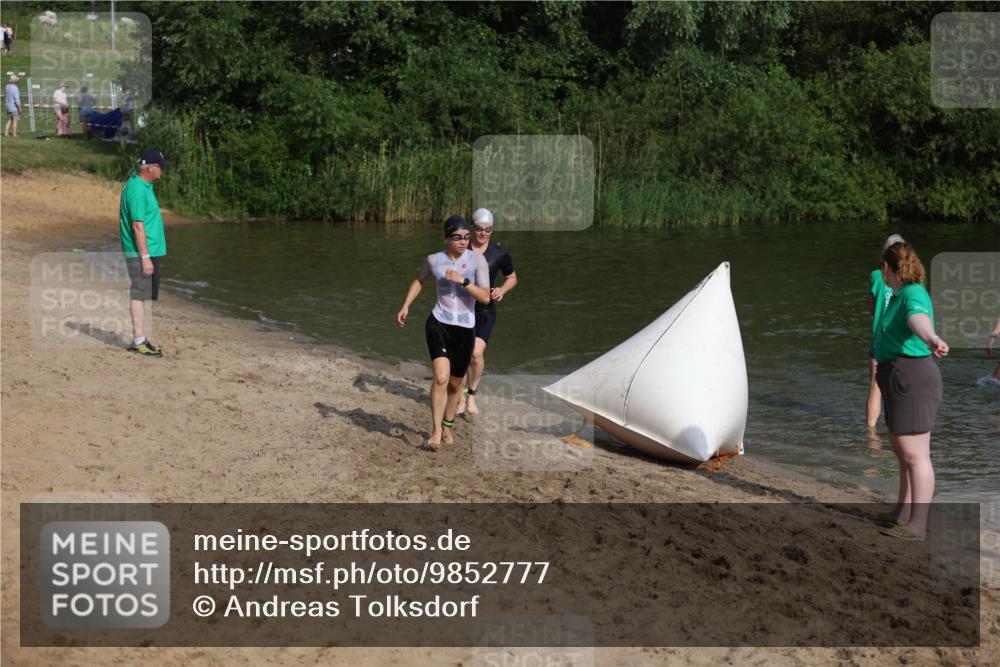 21.06.2026 - 29. Vierlanden-Triathlon Andreas Tolksdorf http://msf.ph/oto/9852777 21.06.2026 08:35:49 Schwimmen  meine-sportfotos.de