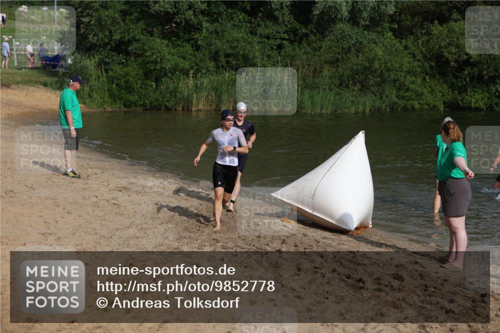21.06.2026 - 29. Vierlanden-Triathlon Andreas Tolksdorf http://msf.ph/oto/9852778 21.06.2026 08:35:49 Schwimmen  meine-sportfotos.de