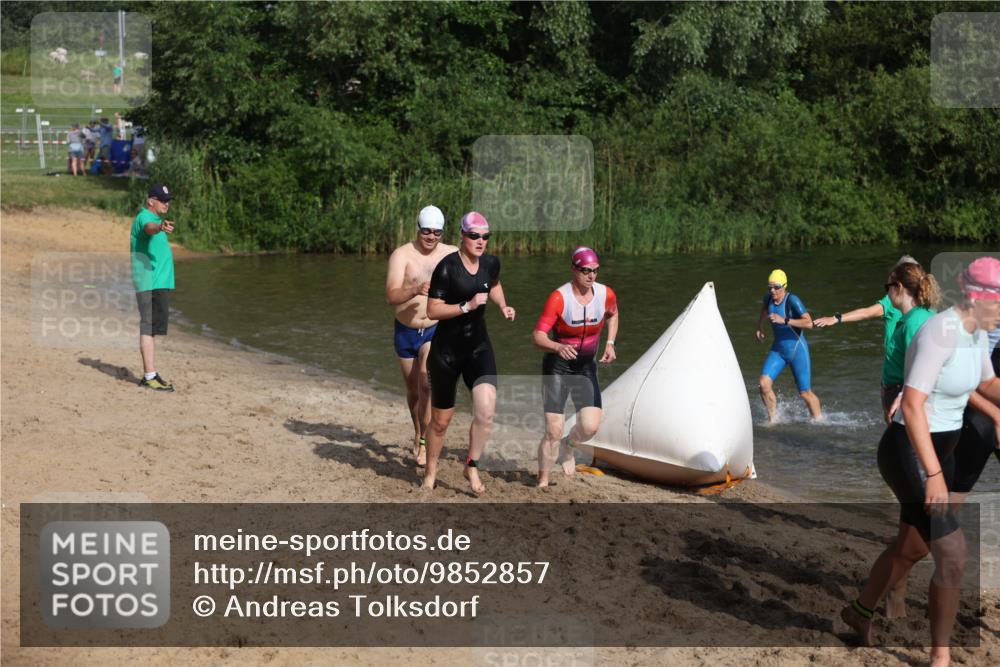 21.06.2026 - 29. Vierlanden-Triathlon Andreas Tolksdorf http://msf.ph/oto/9852857 21.06.2026 08:36:15 Schwimmen  meine-sportfotos.de