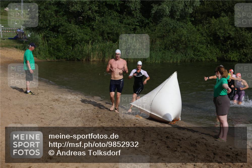 21.06.2026 - 29. Vierlanden-Triathlon Andreas Tolksdorf http://msf.ph/oto/9852932 21.06.2026 08:36:38 Schwimmen 207, 211 meine-sportfotos.de